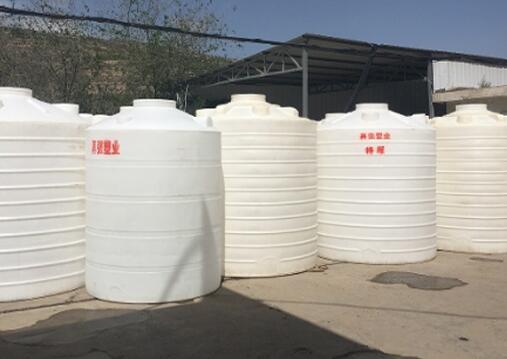 武威专注生产30L，50L，1500L，3000L等型号的塑料桶！